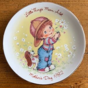 1982 Vintage Avon ‘Little Things’ Collectible Mother’s Day Plate